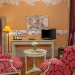 L'orangerie Du Château Des Reynats 4*