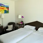 Hotel Chateau Des Reynats 4*