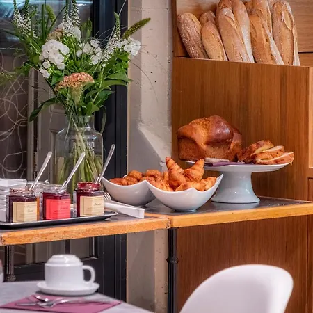 Отель Chateau Des Reynats