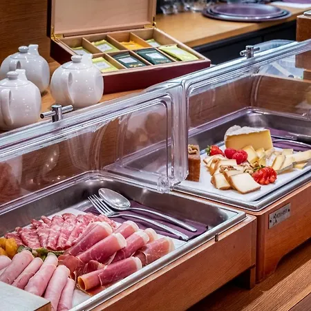 L'orangerie Du Château Des Reynats Hotel