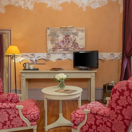 L'orangerie Du Château Des Reynats 4*