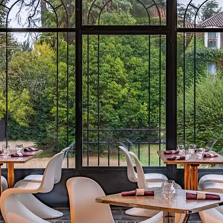 Chateau Des Reynats 4*