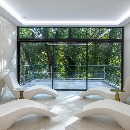 L'orangerie Du Château Des Reynats Hotel 4*