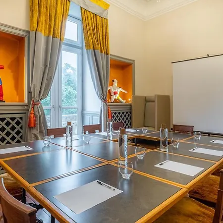 L'orangerie Du Château Des Reynats