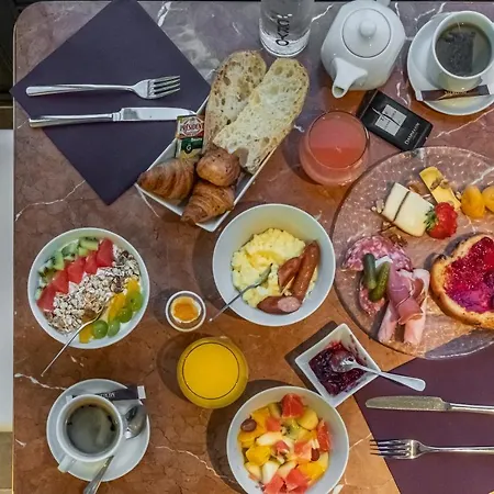 L'orangerie Du Château Des Reynats 4*