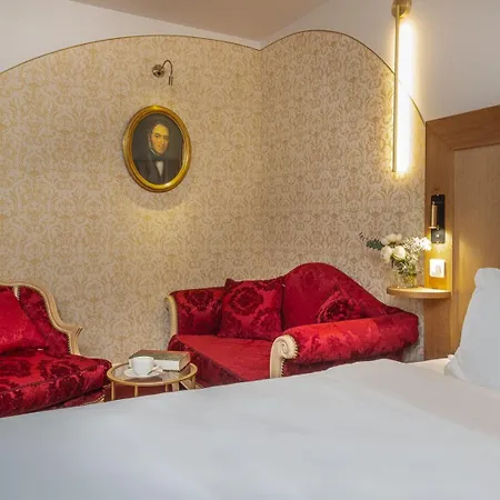 L'orangerie Du Château Des Reynats 4*