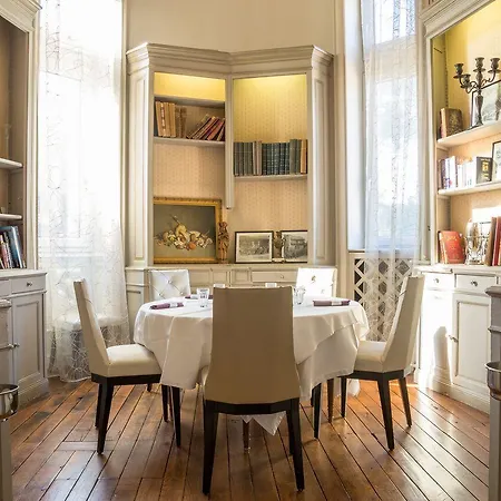 L'orangerie Du Château Des Reynats