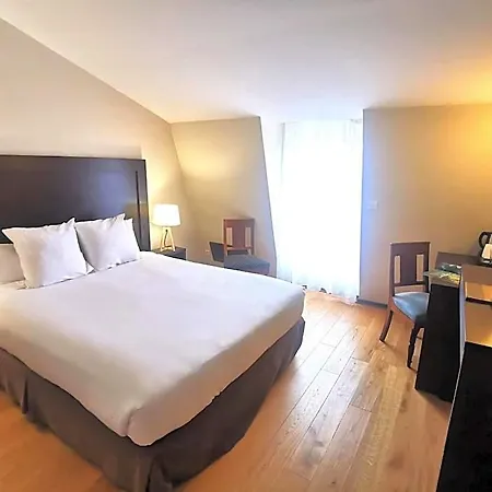 Chateau Des Reynats Hotel 4*