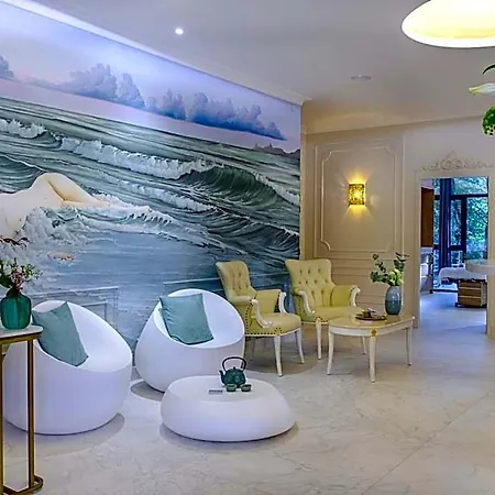Chateau Des Reynats Hotel 4*