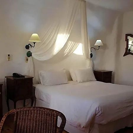 Chateau Des Reynats Hotel 4*