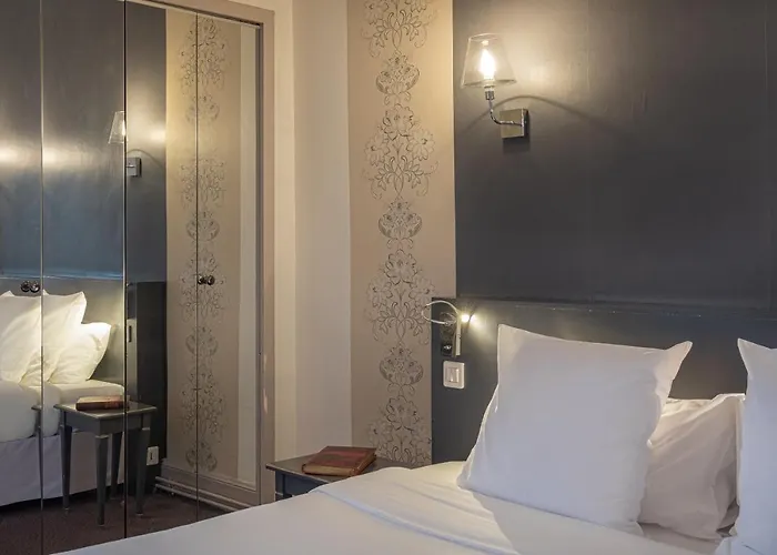 Hotel Chateau Des Reynats 4*