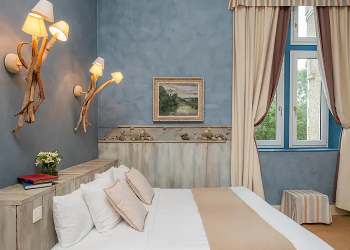 Hotel Chateau Des Reynats 4*