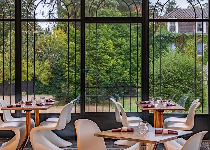 Chateau Des Reynats 4*