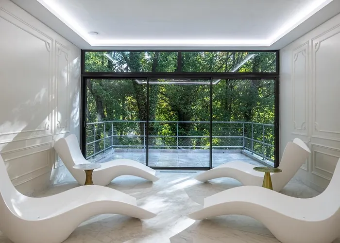 Chateau Des Reynats Hotel 4*