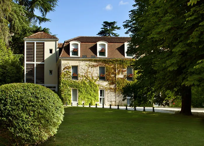 Chateau Des Reynats 4*