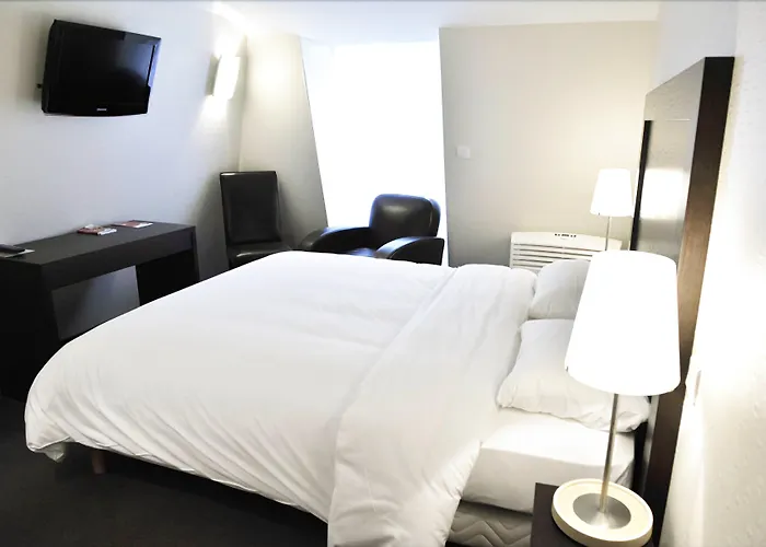 Chateau Des Reynats Hotel 4*