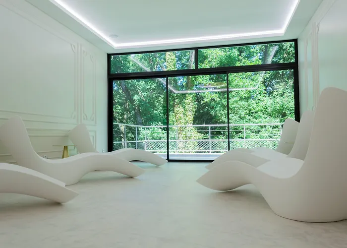 Hotel Chateau Des Reynats 4*