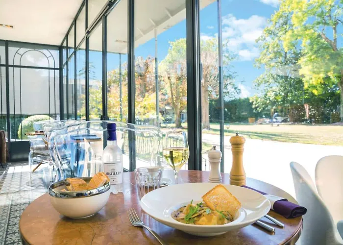 Hotel Chateau Des Reynats 4*