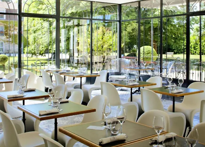 Chateau Des Reynats 4*