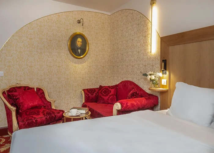 Chateau Des Reynats Hotel 4*