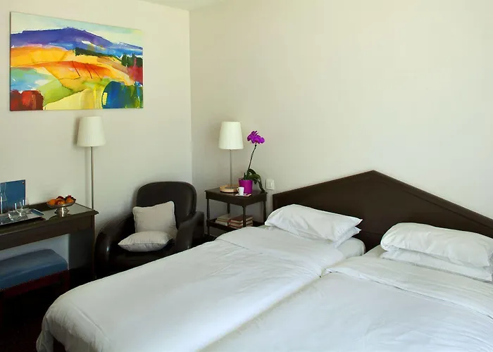 Hotel Chateau Des Reynats 4*